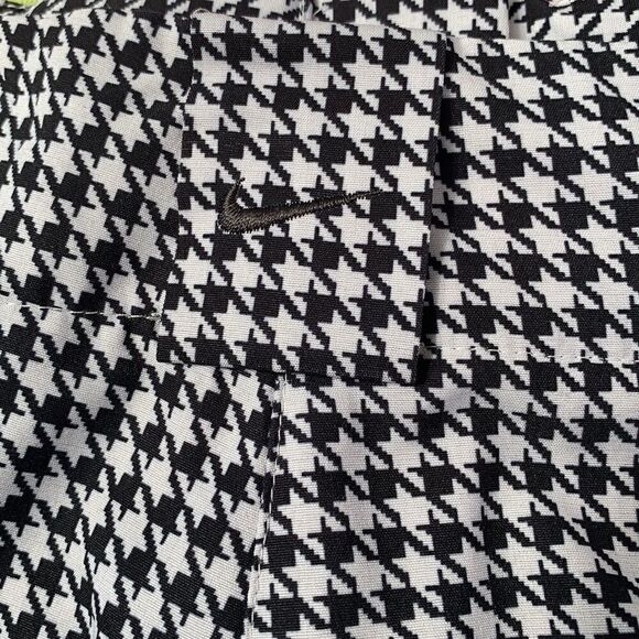 EUC WOMEN’S 8 NIKE GOLF BLACK/WHITE CHECKED SHORTS - Picture 6 of 6